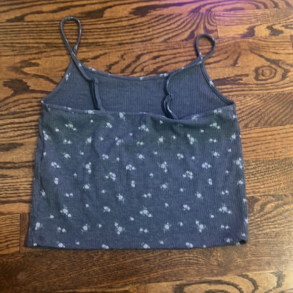 American Eagle Small blue flowered tank - Picture 2 of 3